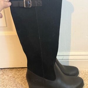 UGG Black Suede & Fur Trimmed Zip up Boots with Buckle